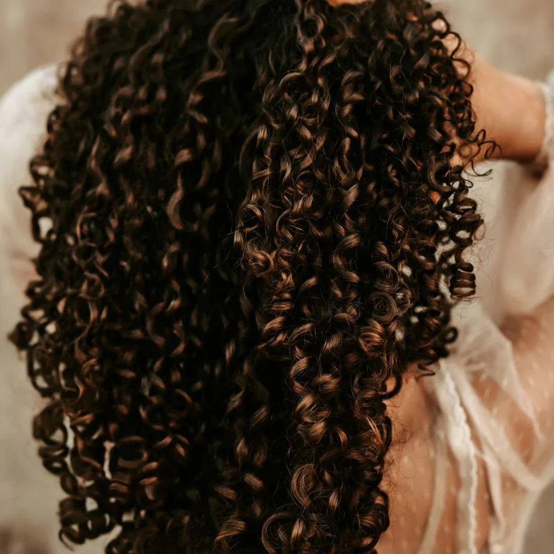 Why Your Curly Hair Gets Frizzy in Summer Even After Using Products