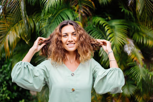 How to Maintain Wavy Hair: Top Products Recommended by Stylists